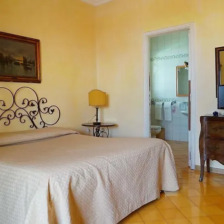 Bed & Breakfast Riviera Di Chiaia Turrisi 3*