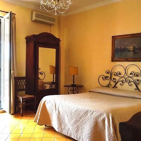 Riviera Di Chiaia Turrisi Panzió 3*